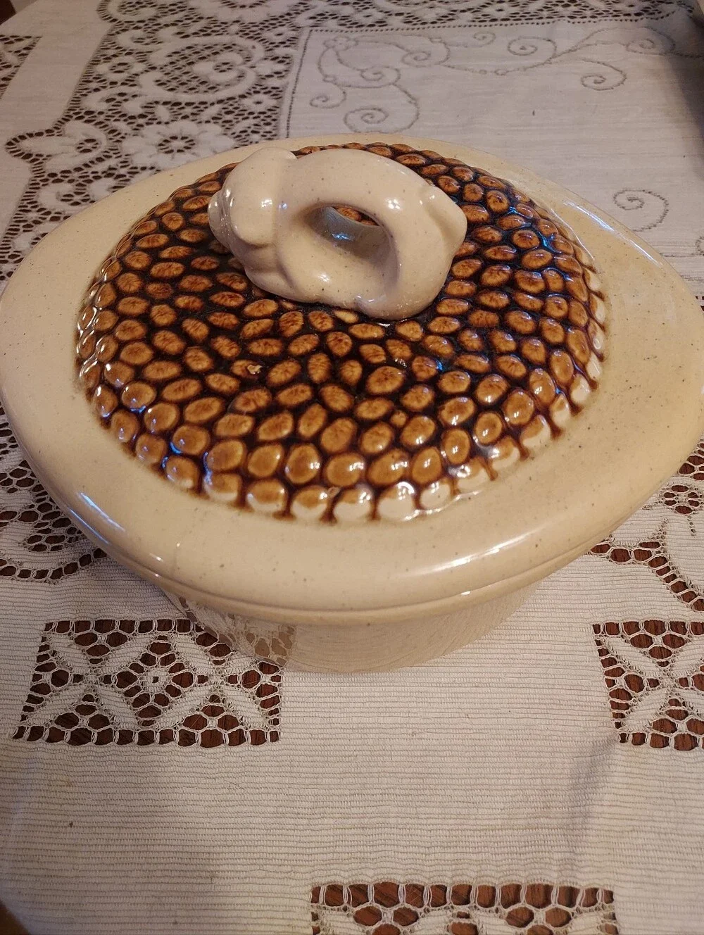 Stoneware Pork & Beana Covered Baker with Lid and Pig Knob - Cream & Brown